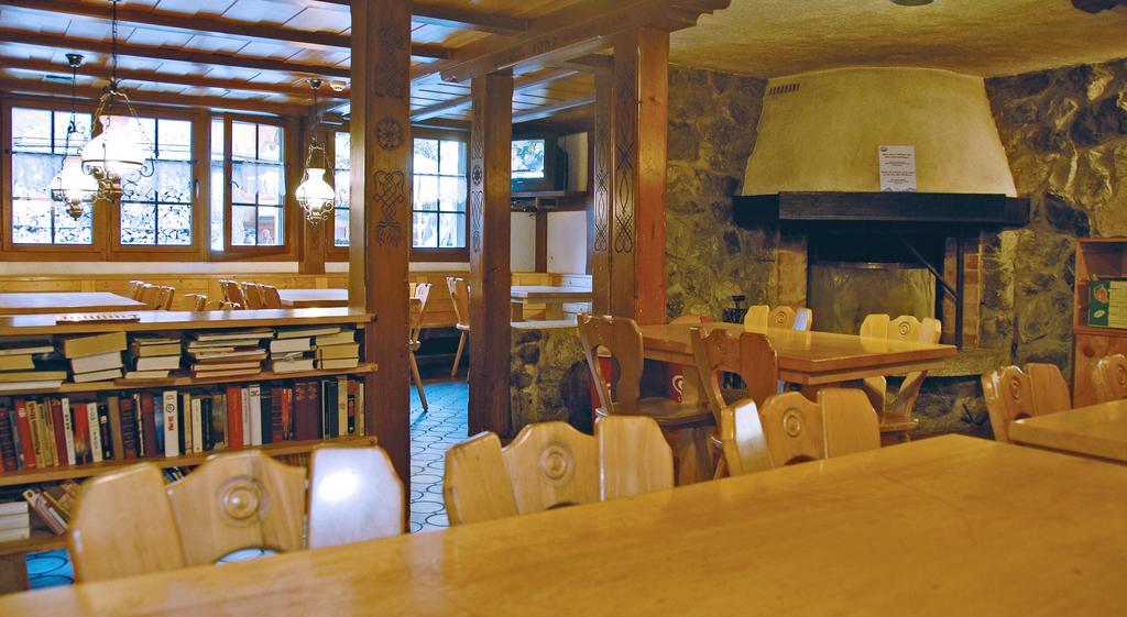 Camping Jungfrau Lauterbrunnen Szoba fotó