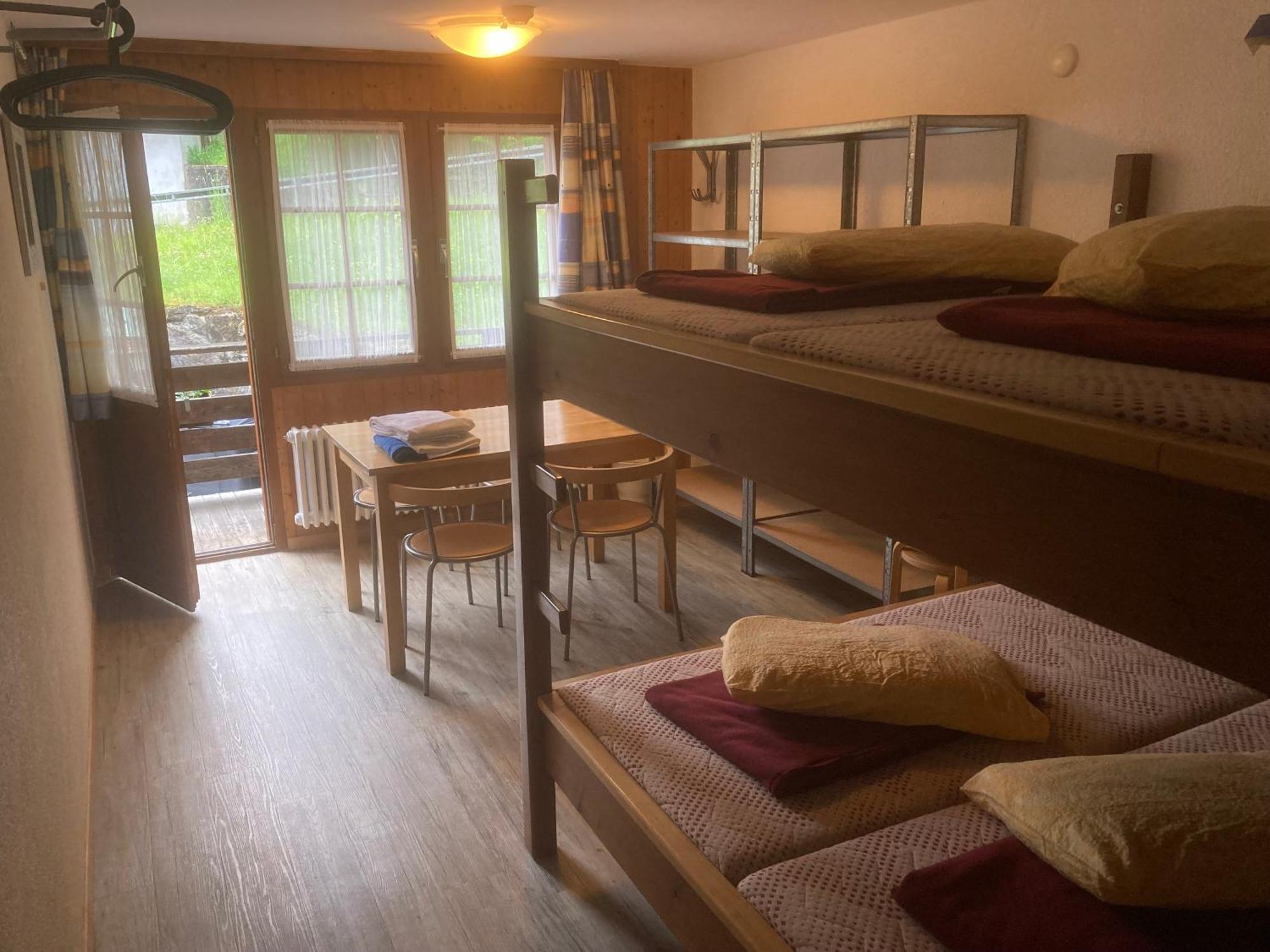Camping Jungfrau Lauterbrunnen Szoba fotó
